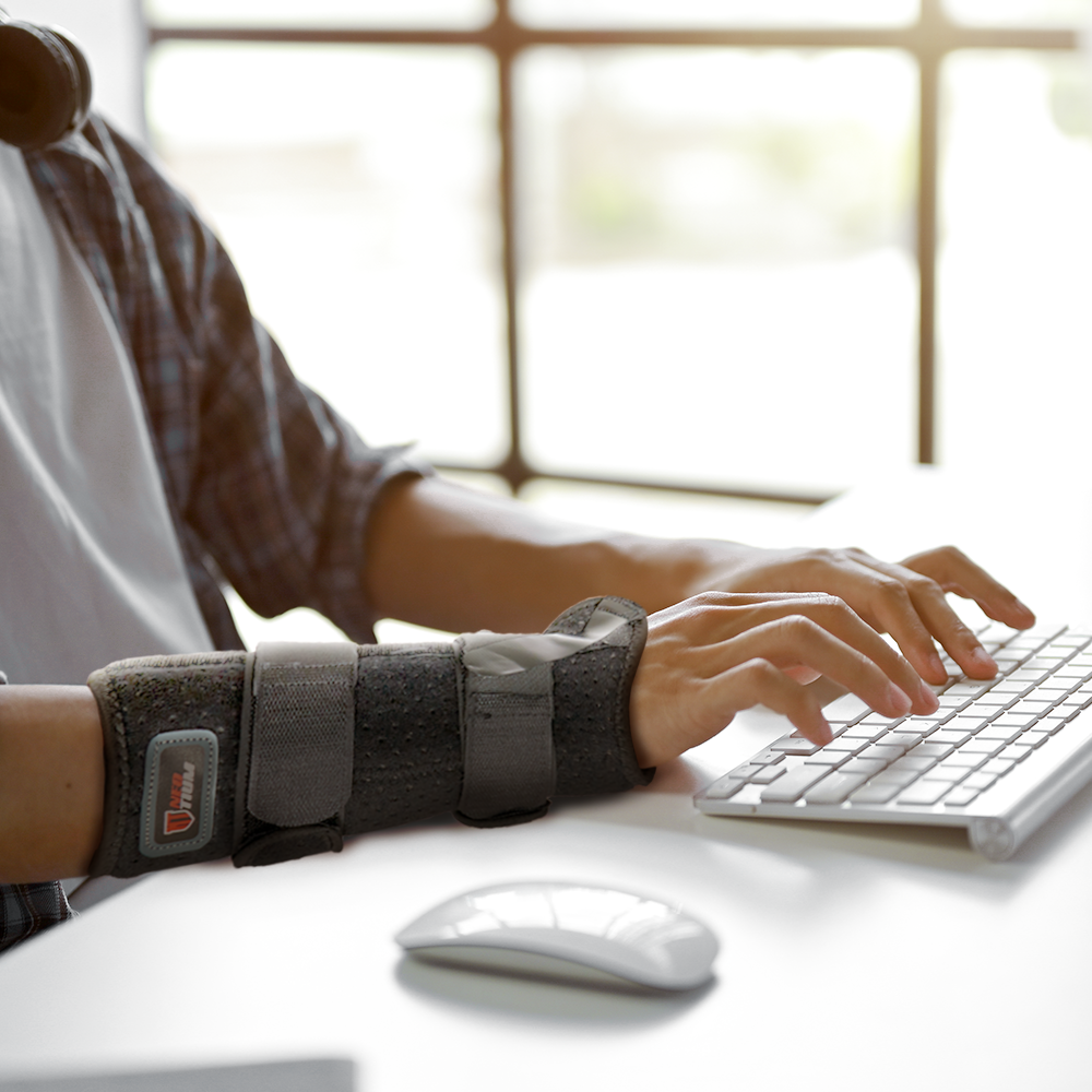 NeoTium Wrist Brace with Hot/Cold Pack